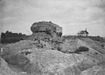 German machine gun emplacement between Hill 70 and Lens. September, 1917. Sept. 1917.