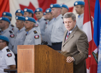 [Prime Minister Stephen Harper addresses embassy staff, soldiers and police working in Haiti during a speech at the Canadian Embassy in Port-au-Prince, Haiti] 20 July 2007