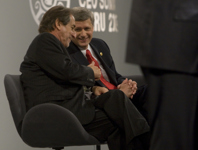 [Prime Minister Stephen Harper sits onstage with Timothy Ong at the APEC CEO Summit in Lima, Peru] 22 November 2008
