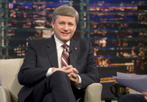 [Prime Minister Stephen Harper chats with Fox Business News host David Asman during an interview in New York City] 23 February 2009