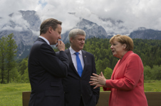 [Prime Minister Stephen Harper chats with British Prime Minister David Cameron and German Chancellor Angela Merkel on the sidelines of the G7 summit in Schloss Elmau, Germany] 8 June 2015