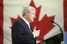 [Prime Minister Stephen Harper announces the Government's intent to introduce legislation to further protect Canadian families by ending the practice of automatic early release for repeat violent offenders in Victoriaville, Quebec] 12 February 2015