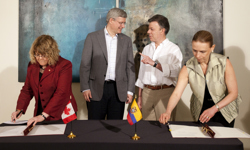 [Prime Minister Stephen Harper and Colombian President Juan Manuel Santos Calderón watch as Minister Diane Ablonczy and Vice Minister Monica Lanzetta sign a Memorandum of Understanding in Cartagena, Colombia] 13 April 2012
