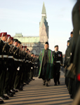 [Hamid Karzai, President of Afghanistan, inspects the guard as he arrives on Parliament Hill in Ottawa] 22 September 2006