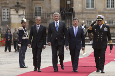 [Prime Minister Stephen Harper joins Juan Manuel Santos Calderón, President of Colombia, for an official welcoming ceremony at the Casa de Narino in Bogotá, Colombia] 10 August 2011