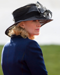 [Laureen Harper awaits the arrival of the Queen at the Canadian National Vimy Memorial in Vimy, France] 9 April 2007