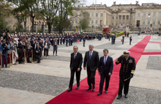 [Prime Minister Stephen Harper joins Juan Manuel Santos Calderón, President of Colombia, for an official welcoming ceremony at the Casa de Narino in Bogotá, Colombia] 10 August 2011