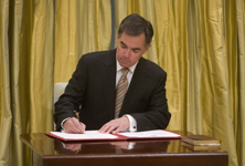 [Jim Prentice is sworn in as Canada's Industry Minister during a ceremony at Rideau Hall in Ottawa] 14 August 2007