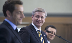 [French President Nicolas Sarkozy, Prime Minister Stephen Harper and President of the European Commission José Manuel Barroso hold a press conference following their meetings at the Citadelle in Québec City] 17 October 2008