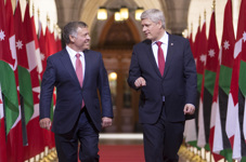 [Prime Minister Stephen Harper and His Majesty King Abdullah II bin al Hussein of the Hashemite Kingdom of Jordan walk down the Hall of Honour in Centre Block on Parliament Hill] 29 April 2015