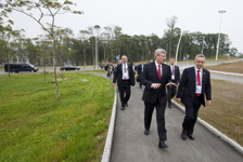 [Prime Minister Stephen Harper walks with Ed Fast, Minister of International Trade and Minister for the Asia-Pacific Gateway, on Russky Island during the APEC Summit in Vladivostok, Russia] 7 September 2012