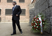 [Prime Minister Stephen Harper is greeted by Museum Director Dr. Piotr Cywinski at the Auschwitz-Birkenau State Museum in Poland] 5 April 2008
