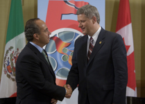 [Prime Minister Stephen Harper meets with Felipe Calderón, President of Mexico, during bilateral meetings at the Summit of the Americas in Port of Spain, Trinidad and Tobago] 17 April 2009