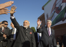 [Prime Minister Stephen Harper and Narendra Modi, Prime Minister of India, address the Indo-Canadian community at the Laxmi Narayan Temple in Surrey, British Columbia] 16 April 2015