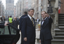 [Poland's Prime Minister Donald Tusk and Canadian Prime Minister Stephen Harper walk through Old Town in Gdansk, Poland] 4 April 2008