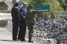 [Prime Minister Stephen Harper visits the disaster areas together with Christian Paradis, Minister of Industry, Robert Dutil, Quebec Minister of Public Security and Lieutenant-Colonel Simon Bernard of the Canadian Armed Forces in the Richelieu River valley, Quebec] 6 June 2011