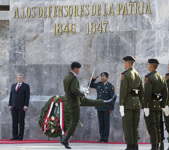 [An honour guard returns to position after a gun salute after Prime Minister Stephen Harper lays a wreath on the Altar of the Nation in Chapultepec Park in Mexico City] 17 February 2014