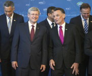 [Prime Minister Stephen Harper shares a laugh with Craig Emerson, Australia's Trade and Competitiveness Minister, during a family photo at the APEC Summit in Russky Island, Russia] 8 September 2012