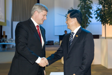 [Prime Minister Stephen Harper meets with Hu Jintao, President of the People's Republic of China, while in Pittsburgh, Pennsylvania] 25 September 2009