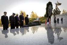 [Prime Minister Stephen Harper and his wife Laureen Harper arrive at the Seoul National Cemetery, and pause for a moment of silence in front of a wreath] 7 December 2009