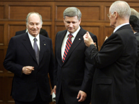 [Interim leader of the Liberal Party of Canada, Bill Graham, claps as Prime Minister Stephen Harper and His Highness the Aga Khan arrive for speeches on Parliament Hill in Ottawa] 25 October 2006
