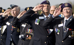 [Veterans salute at the Canadian National Vimy Memorial in Vimy, France on the anniversary of the Battle of Vimy Ridge] 9 April 2007