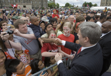 [Prime Minister Stephen Harper shakes hands during Canada Day celebrations on Parliament Hill in Ottawa] 1 July 2007