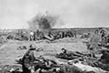 Obus allemand explosant proche d'un poste de secours avancé Sept. 1916