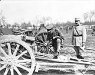 Lt.-Gen. Sir Julian Byng examining gun captured at Vimy Ridge May, 1917.