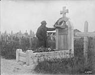 German grave marked with part of propeller of aeroplane. December, 1917 Dec., 1917.