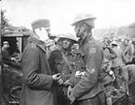 Canadian talking to English speaking German at Advanced Dressing Station. Advance East of Arras. October, 1918 Oct. 1918.