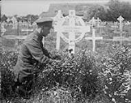 Grave of Lt. H.R. Thompson in Lijssenthoch Cemetery, near Poperinghe [Belgium]. July, 1918 July 1918.