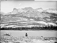 Canadian Pacific Railway Survey. Roche à Miette - 5713 feet above the eye - Jasper House, looking east 15 janvier 1872.
