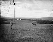 Groupe d'arpenteurs de la Division « P » au camp d'ingénieurs du Chemin de fer Canadien Pacifique, rivière Saskatchewan Nord (Saskatchewan) Septembre 1871.