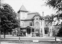 Residence of C.M. Reid on Bridge St [ca. 1911].