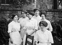 Group of waitresses at Quinte House 1913.