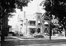 White's residence on Vansittart Ave 1913.