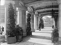 Entrance to Chateau Laurier 1916.