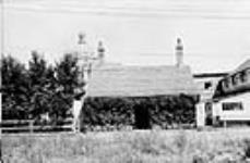 Old Hudson's Bay Fort and New Government Buildings 1915.