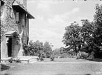Entrance and lawn of residence, Rockcliffe Park, Ottawa, Ont 1918.