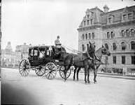 [Horse and carriage on Parliament Hill, Ottawa, Ont.] n.d.