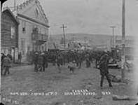 Crowd at Post Office 1899