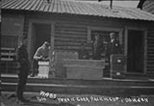 Yukon Garrison, Packing up 1900