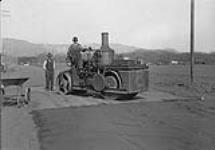 5-ton roller for asphaltic mixture, Carpenteria, Calif., U.S.A. 1913?