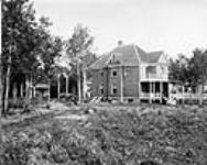 The old and the new, near Edmonton, Alta 1903-1914