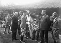 [Prince of Wales chatting with First Nation individuals at Government House, Victoria (B.C.)]. Original title: Chatting with Indians at Government House, Victoria [between 23-28 September 1919].