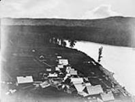 Canadian Pacific Railway Survey. A terrace above Hazelton looking down, hamlet of Hazelton below/Levés du Canadien Pacifique. Vallée supérieure de la rivière Skeena. À partir du même point qu'au no. 8 une terrasse située au-dessus de Hazelton June 1879