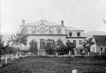 Presbytère Ste Famille au nord-ouest de l'église, Île d'Orléans n.d.