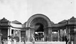 Entrance, Sunnyside Bathing Pavilion, Toronto, Ont 1923 - 1924