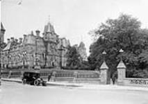 (Parliament Buildings)East Block and Entrance to Lover's Walk [1920's]